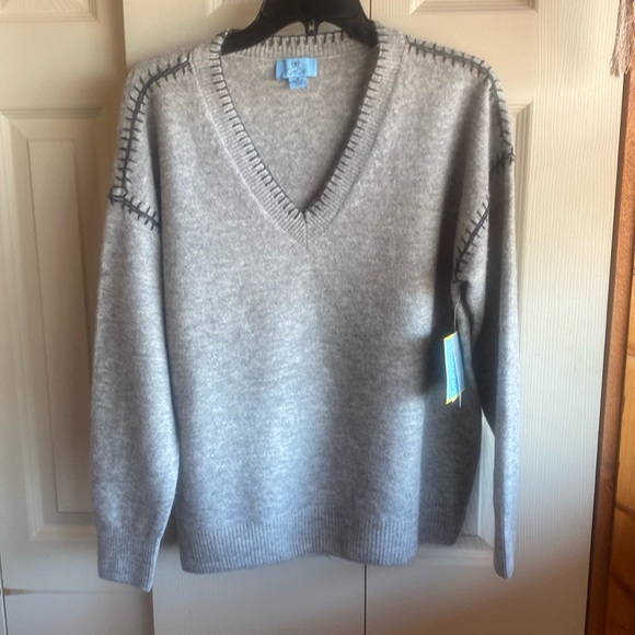 CeCe NWT V-Neck Gray /Blk Whipstitch Vneck Long Sleeve Pullover Sweater Medium - Picture 4 of 13